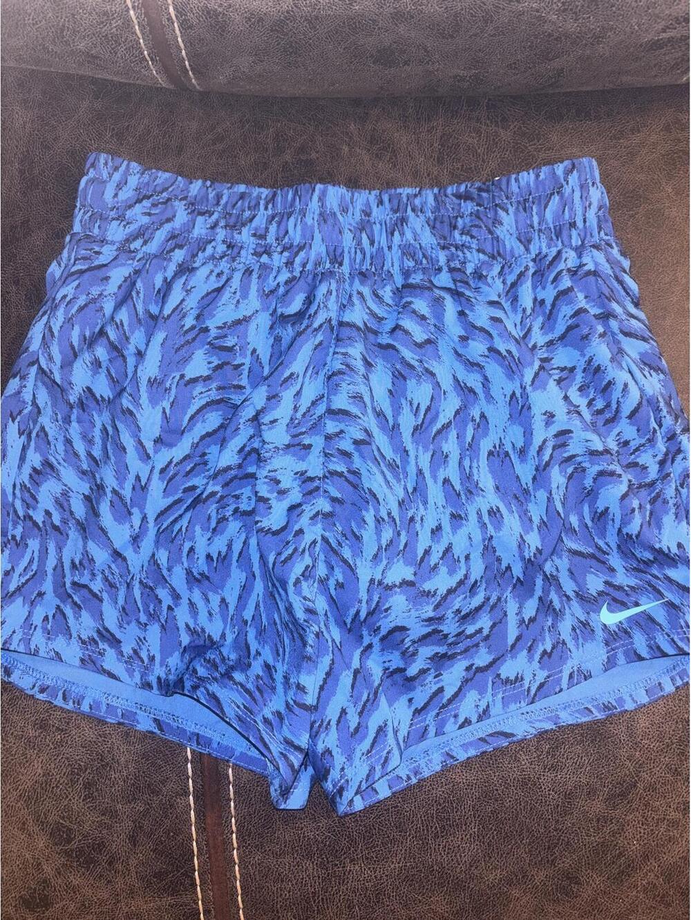 Nike Dri-FIT Girls Training Shorts Blue Animal Print Lined Size Medium NWT